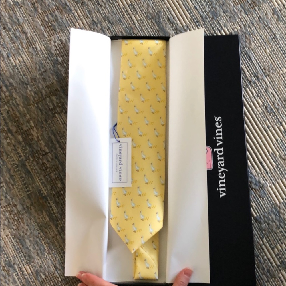 Vineyard vines tie